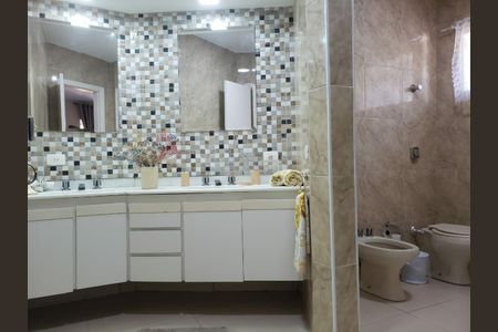 Casa à venda com 330m², 3 quartos e 2 vagas