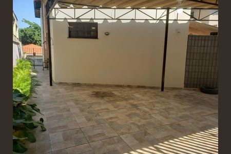 Casa à venda com 330m², 3 quartos e 2 vagas