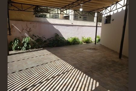 Casa à venda com 330m², 3 quartos e 2 vagas