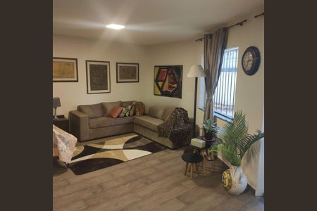 Casa à venda com 330m², 3 quartos e 2 vagas