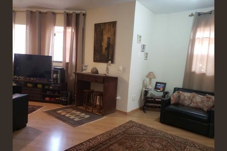Casa à venda com 330m², 3 quartos e 2 vagas