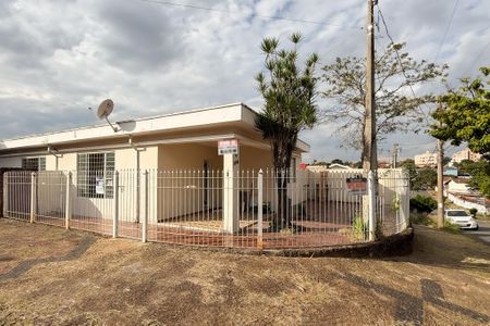 Casa para alugar com 150m², 3 quartos e 4 vagasFachada