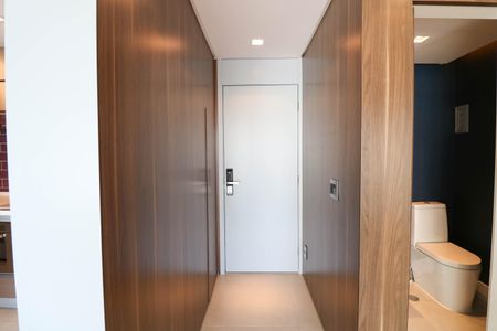 Apartamento à venda com 70m², 1 quarto e 2 vagas Apartamento à venda com 70m², 1 quarto e 2 vagasHall de entrada