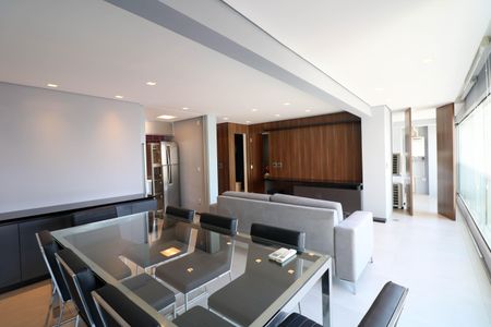 Apartamento à venda com 70m², 1 quarto e 2 vagas Apartamento à venda com 70m², 1 quarto e 2 vagasSala