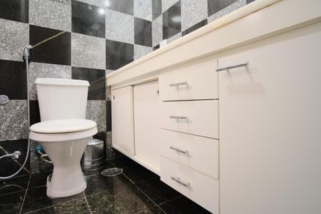 Apartamento para alugar com 160m², 4 quartos e 2 vagasBanheiro da Suíte 1