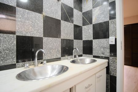 Apartamento para alugar com 160m², 4 quartos e 2 vagasBanheiro da Suíte 1
