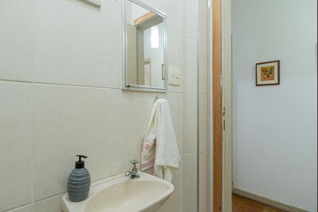 Apartamento à venda com 200m², 3 quartos e 1 vaga Apartamento à venda com 200m², 3 quartos e 1 vagaLavabo
