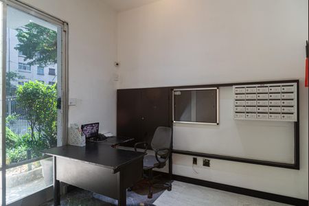 Apartamento à venda com 200m², 3 quartos e 1 vaga Apartamento à venda com 200m², 3 quartos e 1 vagaÁrea comum - Portaria