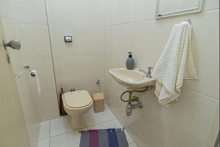 Apartamento à venda com 200m², 3 quartos e 1 vaga Apartamento à venda com 200m², 3 quartos e 1 vagaLavabo