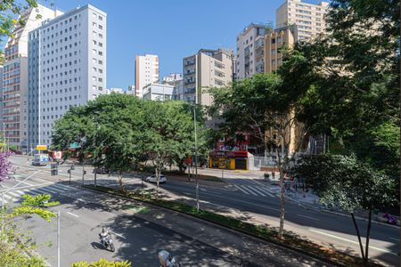 Apartamento à venda com 200m², 3 quartos e 1 vaga Apartamento à venda com 200m², 3 quartos e 1 vagaVista da Varanda da Sala e dos Quartos