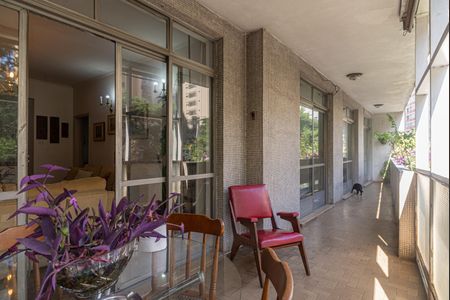 Apartamento à venda com 200m², 3 quartos e 1 vaga Apartamento à venda com 200m², 3 quartos e 1 vagaVaranda da Sala e dos Quartos