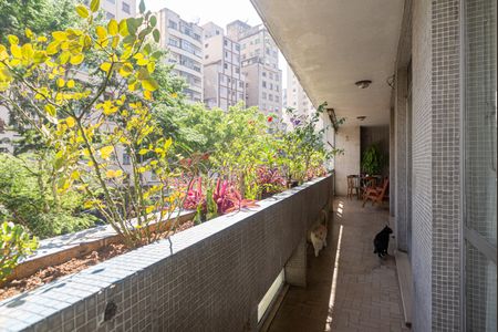 Apartamento à venda com 200m², 3 quartos e 1 vaga Apartamento à venda com 200m², 3 quartos e 1 vagaVaranda da Sala e dos Quartos