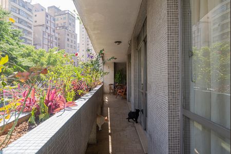 Apartamento à venda com 200m², 3 quartos e 1 vaga Apartamento à venda com 200m², 3 quartos e 1 vagaVaranda da Sala e dos Quartos