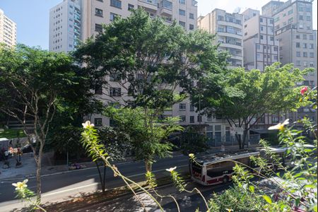 Apartamento à venda com 200m², 3 quartos e 1 vaga Apartamento à venda com 200m², 3 quartos e 1 vagaVista da Varanda da Sala e dos Quartos