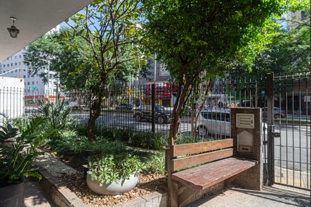 Apartamento à venda com 200m², 3 quartos e 1 vaga Apartamento à venda com 200m², 3 quartos e 1 vagaÁrea comum - Entrada do Edifício