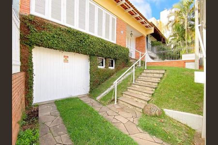 Área Externa de casa à venda com 3 quartos, 229m² em Teresópolis, Porto Alegre