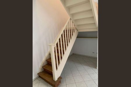 Casa à venda com 76m², 2 quartos e sem vaga
