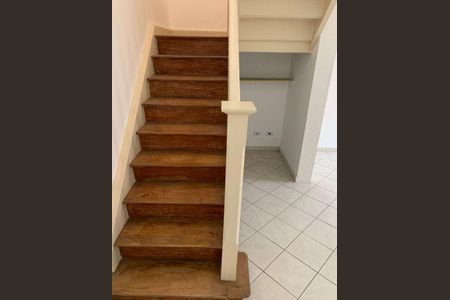 Casa à venda com 76m², 2 quartos e sem vaga