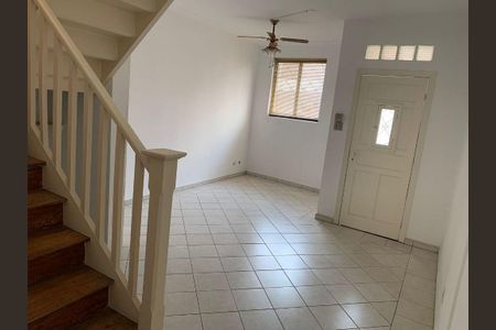 Casa à venda com 76m², 2 quartos e sem vaga