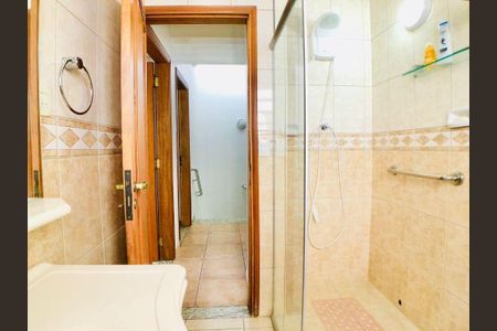 Casa à venda com 160m², 4 quartos e 4 vagas