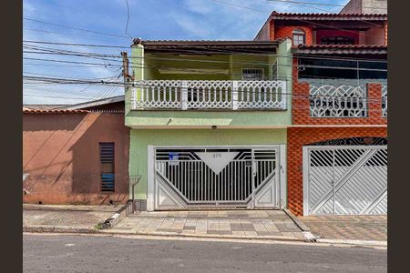Casa para alugar com 300m², 4 quartos e 2 vagas Casa para alugar com 300m², 4 quartos e 2 vagasFachada