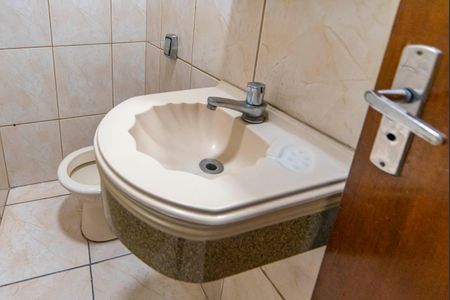 Casa para alugar com 300m², 4 quartos e 2 vagas Casa para alugar com 300m², 4 quartos e 2 vagasLavabo