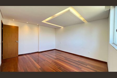 Casa à venda com 3 quartos, 500m² em Estoril, Belo Horizonte