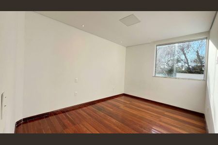 Casa à venda com 3 quartos, 500m² em Estoril, Belo Horizonte