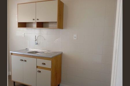 Cozinha de apartamento para alugar com 2 quartos, 53m² em Menino Deus, Porto Alegre