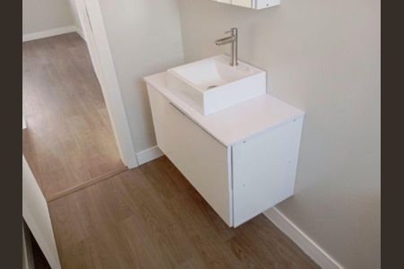 Apartamento para alugar com 53m², 2 quartos e sem vagaBanheiro