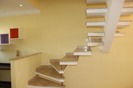 Casa de condomínio para alugar com 170m², 3 quartos e 2 vagasCorredor