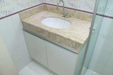 Casa de condomínio para alugar com 170m², 3 quartos e 2 vagasBanheiro social