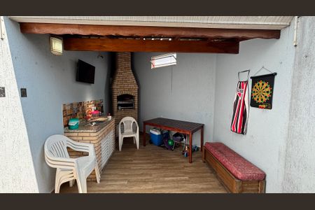 Casa à venda com 105m², 2 quartos e 2 vagasQuintal