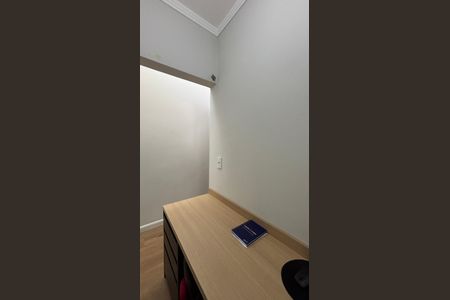 Casa à venda com 105m², 2 quartos e 2 vagasEscritório