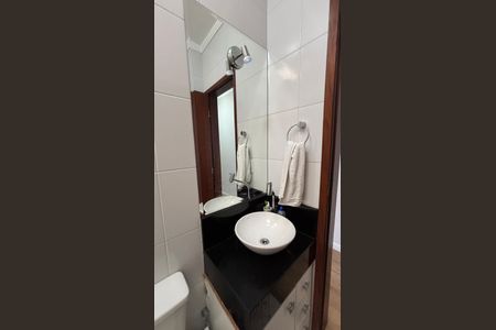 Casa à venda com 105m², 2 quartos e 2 vagasBanheiro