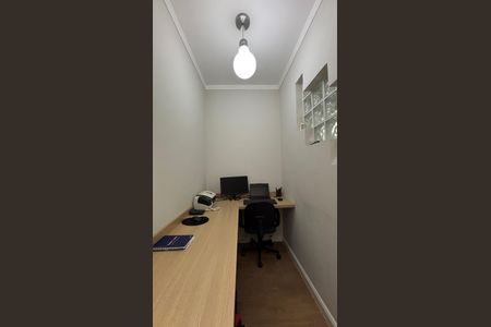 Casa à venda com 105m², 2 quartos e 2 vagasEscritório