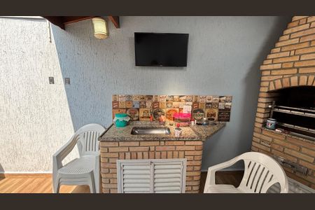 Casa à venda com 105m², 2 quartos e 2 vagasQuintal