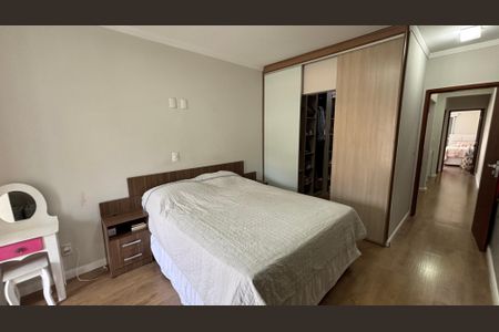 Casa à venda com 105m², 2 quartos e 2 vagasSuite