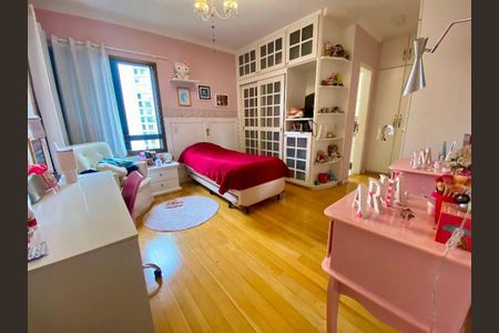 Apartamento à venda com 240m², 5 quartos e 3 vagas