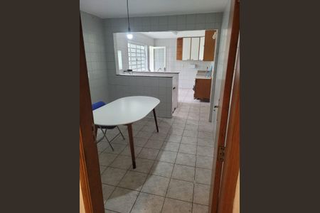 Casa à venda com 146m², 4 quartos e 2 vagas Casa à venda com 146m², 4 quartos e 2 vagasCozinha