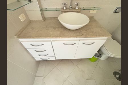 Apartamento para alugar com 118m², 4 quartos e 1 vaga Apartamento para alugar com 118m², 4 quartos e 1 vagaBanheiro