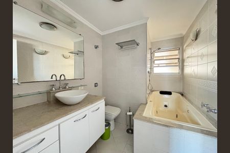 Banheiro de apartamento para alugar com 4 quartos, 118m² em Indianópolis, São Paulo