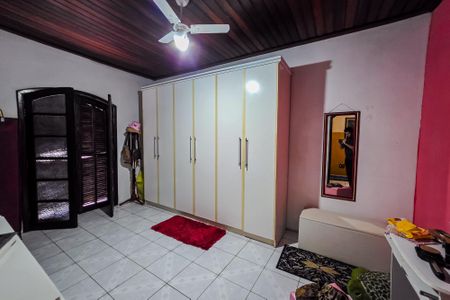 Casa à venda com 350m², 3 quartos e 2 vagasQuarto 