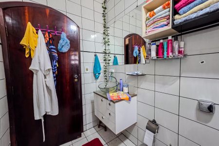 Casa à venda com 350m², 3 quartos e 2 vagasBanheiro