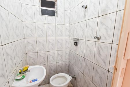 Banheiro de kitnet/studio para alugar com 1 quarto, 28m² em Liberdade, São Paulo