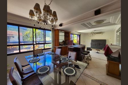 Casa à venda com 4 quartos, 195m² em São Francisco, Niterói
