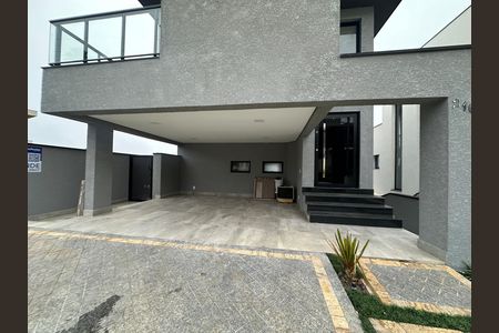 Casa de condomínio à venda com 250m², 3 quartos e 4 vagas Casa de condomínio à venda com 250m², 3 quartos e 4 vagasFachada