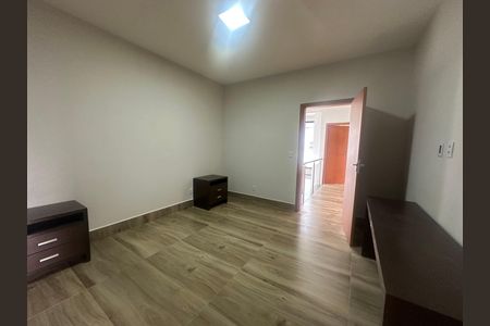 Casa de condomínio à venda com 250m², 3 quartos e 4 vagas Casa de condomínio à venda com 250m², 3 quartos e 4 vagasSuíte 1