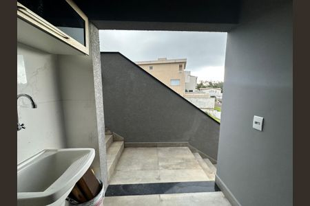 Casa de condomínio à venda com 250m², 3 quartos e 4 vagas Casa de condomínio à venda com 250m², 3 quartos e 4 vagasÁrea de Serviço