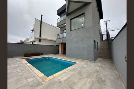 Casa de condomínio à venda com 250m², 3 quartos e 4 vagas Casa de condomínio à venda com 250m², 3 quartos e 4 vagasPiscina